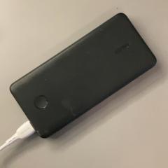 Batterie externe Black, a été signalé par MEININGER Hotel Budapest Great Market Hall utilisant iLost