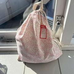 Taška Basisschool de Knotwilg, jak nahlášeno Oostenrijk Group pomocí iLost