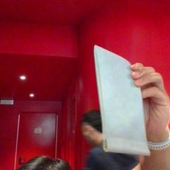 Sunglasses holder, come riportato da MEININGER Hotel Roma Termini utilizzando iLost