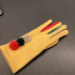 Luva Geel, pomponnetjes, como reportado por Stad Hasselt utilizando o iLost