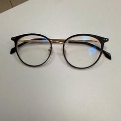 Lentes, segundo informou ilévia usando iLost