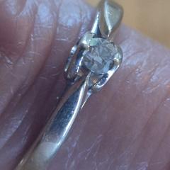 wit gouden ring ongeveer mt 18, as reported to iLost