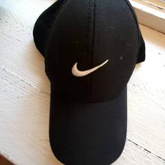 Gorra Zwart, ha sido reportado por DierenPark Amersfoort con iLost