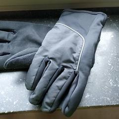 Roupa - Handschoenen zwart, como reportado por Regio Oost-Vlaanderen utilizando o iLost