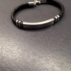 ブレスレット zwart/zilver がiLostで Eindhoven Airport によって報告されました