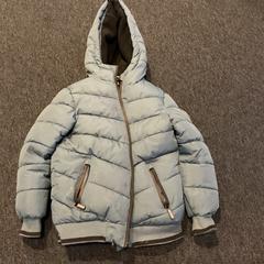 Chaqueta, ha sido reportado por Breng Arnhem con iLost