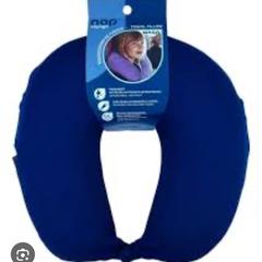 blue travel pillow, jak bylo nahlášeno na iLost