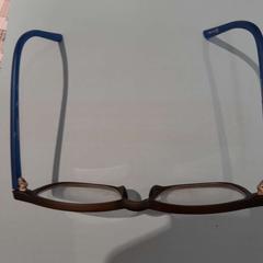Lunette de vue noire et bleue, segundo informou TCL usando iLost