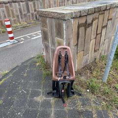 Yepp kinderzitje bruin، كما تم الإبلاغ عنه عبر iLost