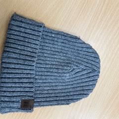 Chapéu de bebé Kindermütze, como reportado por Schönbrunn "Group Center" utilizando o iLost