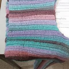 Svetr Regenboog kleuren, jak nahlášeno Centraal magazijn pomocí iLost