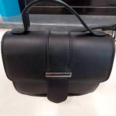 Bolsa Zwart, ha sido reportado por Arriva Limburg Zuid con iLost
