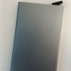 Kártyatartó, amint azt allGo Almere az iLost segítségével jelentette.