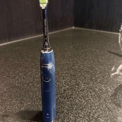 Hortzetako eskuila elektrikoa blauw, gisa salatu by Hotel Van der Valk Harderwijk op de Veluwe iLost erabiliz