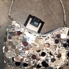 Makeup bag, as reported by Qbuzz DMG using iLost