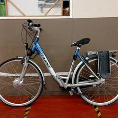 İLost kullanarak Fietsdepot Hasselt tarafından bildirildiği gibi Bisiklet Giant Blauw/zilver