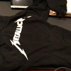 Kapucni & Pulóver Metallica, amint azt Van der Valk Hotel Amsterdam Zuidas az iLost segítségével jelentette.