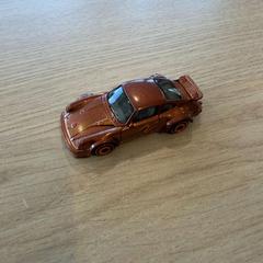 Giocattolo auto, come riportato da Van Heugten Tours utilizzando iLost