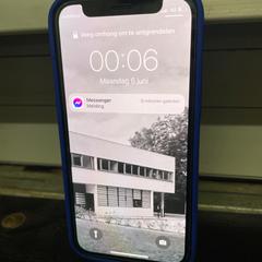 iPhone، كما تم الإبلاغ عنه بواسطة Lente Kabinet Festival (OLD) عبر iLost