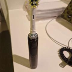 Pinzell ELECTRIC TOOTHBRUSH, segons ha informat Room Mate Bruno mitjançant iLost