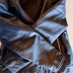 Jacket Zwart leer, as reported by Familiepark Drievliet using iLost