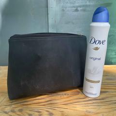 Black GIVENCHY Toiletry Pouch, zoals gemeld door Best Kept Secret 2025 met iLost