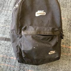 Rucksack Zwart, gemeldet von Connexxion Amstelland-Meerlanden Schiphol Zuid über iLost