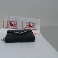 Portefeuille J.M van den Bos, a été signalé par Gemeente Utrecht utilisant iLost