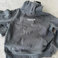 Kleding - Hoodie, rapporterat av Centraal magazijn med iLost