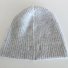 Cap & Vestiario - Muts, come riportato da Regio Limburg - Leuven utilizzando iLost