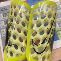 Caneleiras, como reportado por IKEA Utrecht utilizando o iLost