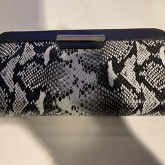 財布 Op naam van ang がiLostで Gemeente Amsterdam によって報告されました