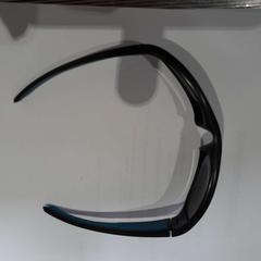 Occhiali da sole noir et bleue, come riportato da TCL utilizzando iLost