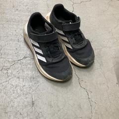 くつ, 靴 & Adidas 黒 がiLostで IKEA仙台 によって報告されました