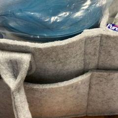 Dziecięce rzeczy food and sanitizer and a bag, zgłoszono przez Sheraton Brussels Airport Hotel przy użyciu iLost