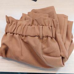 Kleding - Broek, amint azt Centraal magazijn az iLost segítségével jelentette.