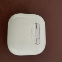 Airpods case blanc, zoals gemeld door TCL met iLost