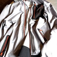 Vestje Sport met iets in de zak, rapporterat av Paaspop med iLost