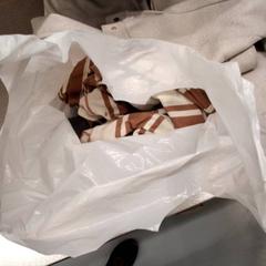 Kleren avec vetm, zoals gemeld door IKEA Paris - Italie Deux met iLost