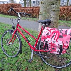 Rode Sparta Marathon helios fiets met fietstassen, som rapporterats till iLost