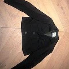 Jacke Zwart met kanten mouwen, gemeldet von Hotel Apeldoorn über iLost