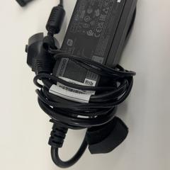 Töltő Lenovo, amint azt HvA Amstelcampus az iLost segítségével jelentette.