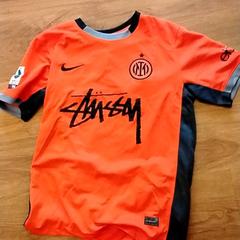 Ing shirt, amint azt Supersized Kingsday az iLost segítségével jelentette.