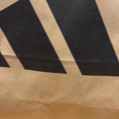 가방 Adidas tas, iLost를 사용하여 Designer Outlet Roermond에 보고됨