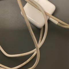 الشاحن Apple، كما تم الإبلاغ عنه بواسطة MEININGER Hotel Copenhagen عبر iLost
