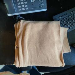 Pantaloni, come riportato da Hotel V Fizeaustraat utilizzando iLost