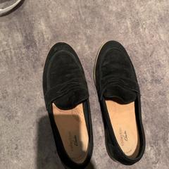 Sabates schienen, segons ha informat Van der Valk Hotel Haarlem mitjançant iLost