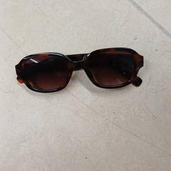 Sunglasses Bruin, as reported by Qbuzz GD Groningen Peizerweg using iLost