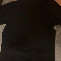 Camiseta Black, segundo informou KABUL à GoGo / Teatro usando iLost