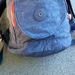 Rugzakje Blauw met Rood, a été signalé par Centraal magazijn utilisant iLost